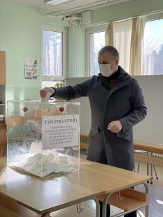 Ministar Stefanović pozvao građane da zaokruže DA na današnjem referendumu 