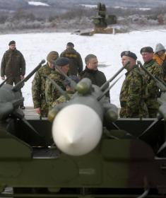 Minister Stefanović with Members of 310th Air Defence Self-Propelled Missile Battalion 