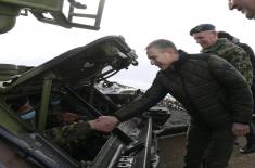 Minister Stefanović with Members of 310th Air Defence Self-Propelled Missile Battalion 