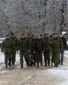 Minister Stefanović with Members of 310th Air Defence Self-Propelled Missile Battalion 