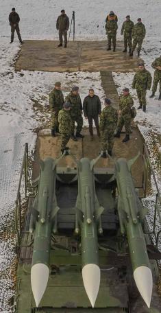 Minister Stefanović with Members of 310th Air Defence Self-Propelled Missile Battalion 