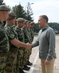 Minister Stefanović visits Kraljevo-based artillery units equipped with modernized assets 