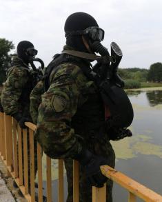 Minister Stefanović attends training conducted by river commandos serving in “Griffins“ Battalion