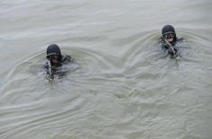 Minister Stefanović attends training conducted by river commandos serving in “Griffins“ Battalion