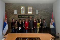 Министар Гашић поводом Дана жена уручио поклоне припадницама система одбране