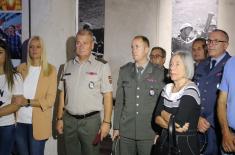   Чланови породица погинулих припадника ВЈ обишли изложбу „Одбрана 78“
