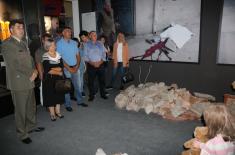   Чланови породица погинулих припадника ВЈ обишли изложбу „Одбрана 78“