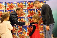 900 Christmas presents were handed out to children of members of the Ministry of Defense and the Serbian Armed Forces