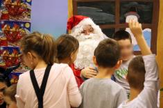 900 Christmas presents were handed out to children of members of the Ministry of Defense and the Serbian Armed Forces