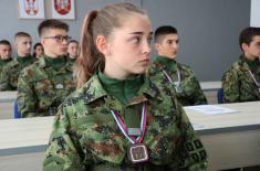 Minister Vulin with students of the Military High School and the Secondary Vocational Military School