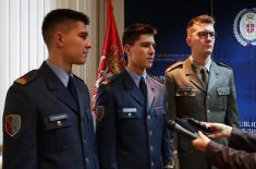 Ministar Vulin: Kompliment državi i vojsci je da tri rođena brata postanu oficiri