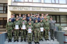 Minister Vulin with students of the Military High School and the Secondary Vocational Military School