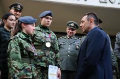 Minister Vulin with students of the Military High School and the Secondary Vocational Military School