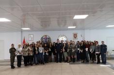 Министар Гашић поводом Дана жена уручио поклоне припадницама система одбране