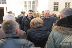 Defence Minister visited military pensioners – users of temporary accommodation in Novi Sad