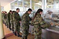 Ministar odbrane nenajavljeno obišao 204. vazduhoplovnu brigadu i Vojnu akademiju