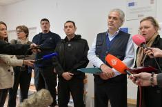 Minister Vulin and EU Commissioner Stylianides visit Obrenovac temporary reception centre