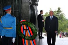 Predsednik Republike Jermenije položio venac na Spomenik neznanom junaku na Avali   