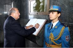 Predsednik Republike Jermenije položio venac na Spomenik neznanom junaku na Avali   