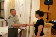 Уручење признања војницима који су добровољно одслужили војни рок