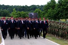 Председник Републике и врховни командант Војске Србије Александар Вучић уручио војне заставе 72. бригади за специјалне операције и 63. падобранској бригади