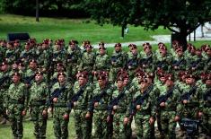 Predsednik Republike i vrhovni komandant Vojske Srbije Aleksandar Vučić uručio vojne zastave 72. brigadi za specijalne operacije i 63. padobranskoj brigadi
