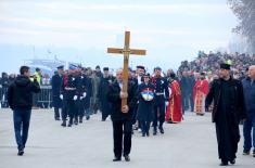 Kadet Vojne akademije Sava Stanković prvi doplivao do Časnog krsta