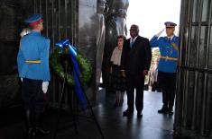 President of the Democratic Republic of Congo lays wreath at the Monument to the Unknown Hero