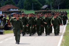 Председник Републике и врховни командант Војске Србије Александар Вучић уручио војне заставе 72. бригади за специјалне операције и 63. падобранској бригади