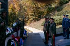 Ministers Vulin and Shoigu lay wreaths at Belgrade Liberators Thomb