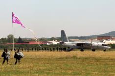 A paratrooper’s beret for Minister Vulin