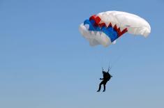 A paratrooper’s beret for Minister Vulin