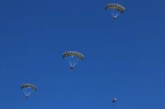 A paratrooper’s beret for Minister Vulin