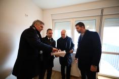 Minister Vučević hands over apartment keys to members of security forces