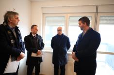 Minister Vučević hands over apartment keys to members of security forces