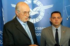 Minister of Defence receives highest recognition from Aeronautical Union of Serbia