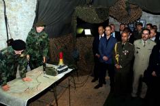 Vojno-diplomatski predstavnici posetili izložbu "Odbrana 78"