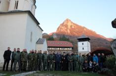 Одликовани командант РВ и ПВО и 890. мешовита хеликоптерска ескадрила