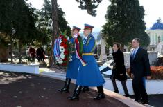 Ministers of Defense of Serbia and France pay tribute to the warriors from the Macedonian Front