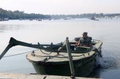 Dismantling the pontoon bridge on Lido