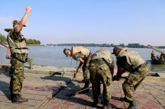 Dismantling the pontoon bridge on Lido