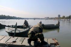 Dismantling the pontoon bridge on Lido