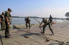 Dismantling the pontoon bridge on Lido