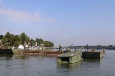 Dismantling the pontoon bridge on Lido