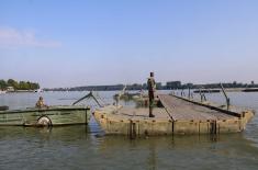 Dismantling the pontoon bridge on Lido