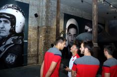 Red Star footballers visit ‘Defence 78’ exhibition  