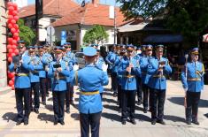 Promenadni defilei vojnih orkestara u Kragujevcu i Valjevu