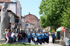 Promenadni defilei vojnih orkestara u Kragujevcu i Valjevu