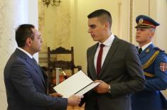 Министар Вулин: Министарство одбране после деценија неулагања поново стипендира најбоље
