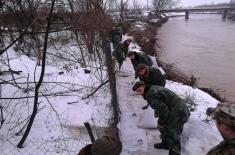 The Armed Forces Continue to Help in Defence against Floods